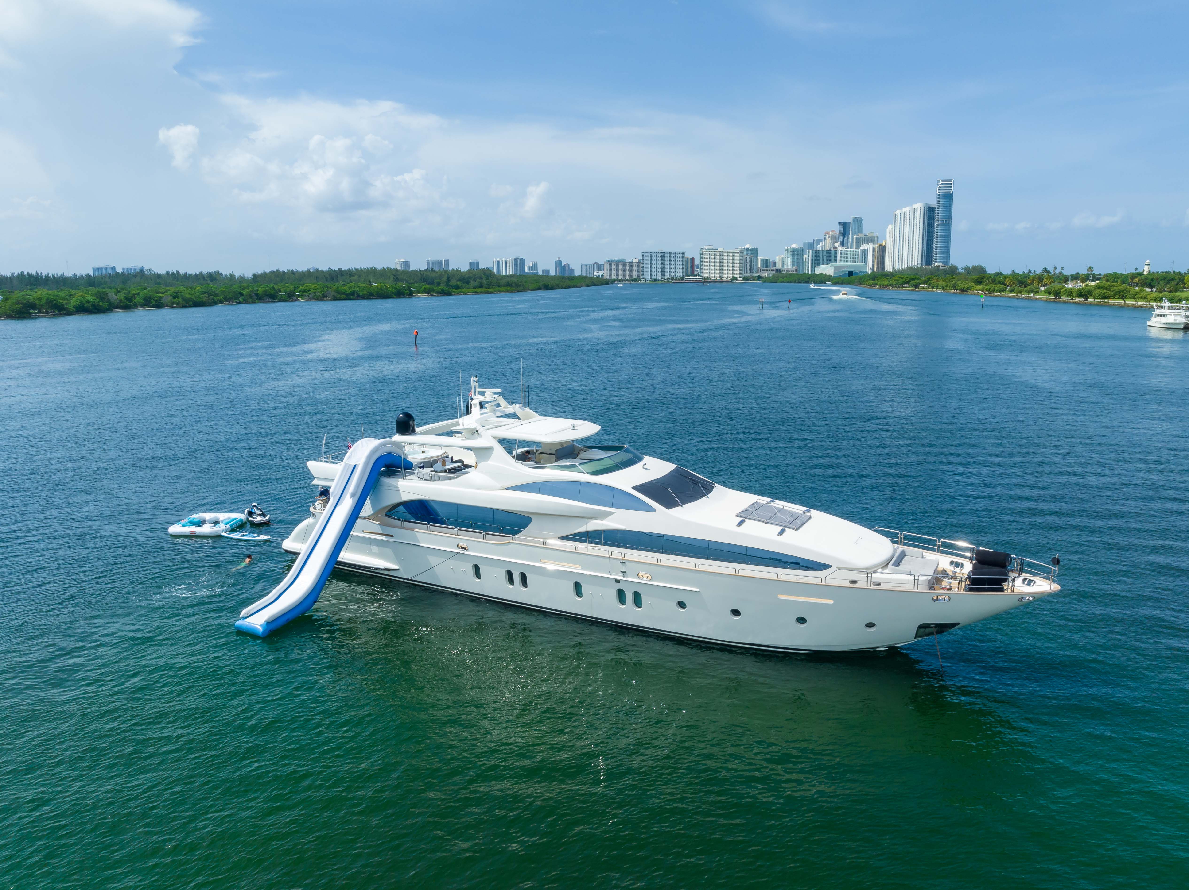 116ft Azimut Experience