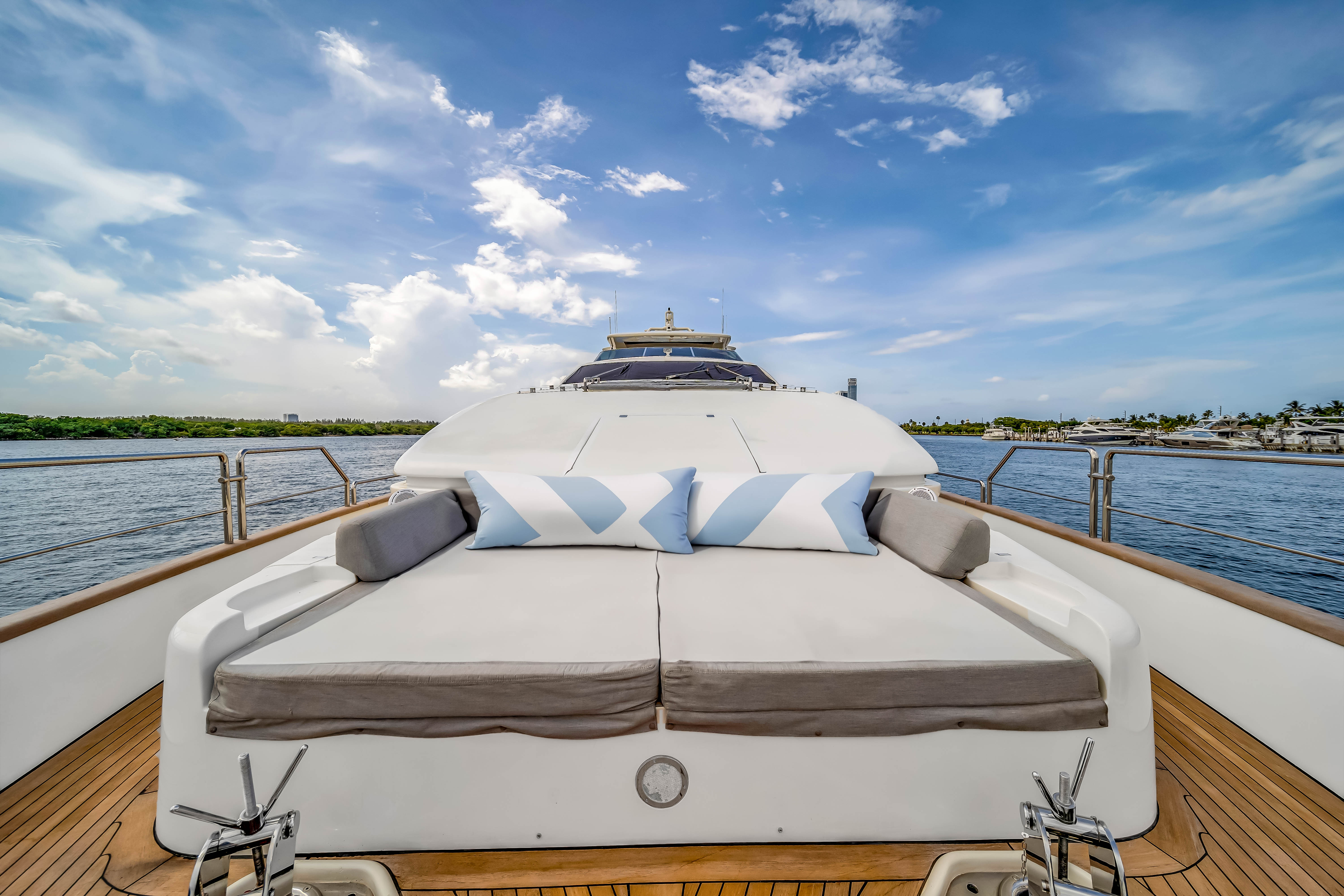 116ft Azimut Experience