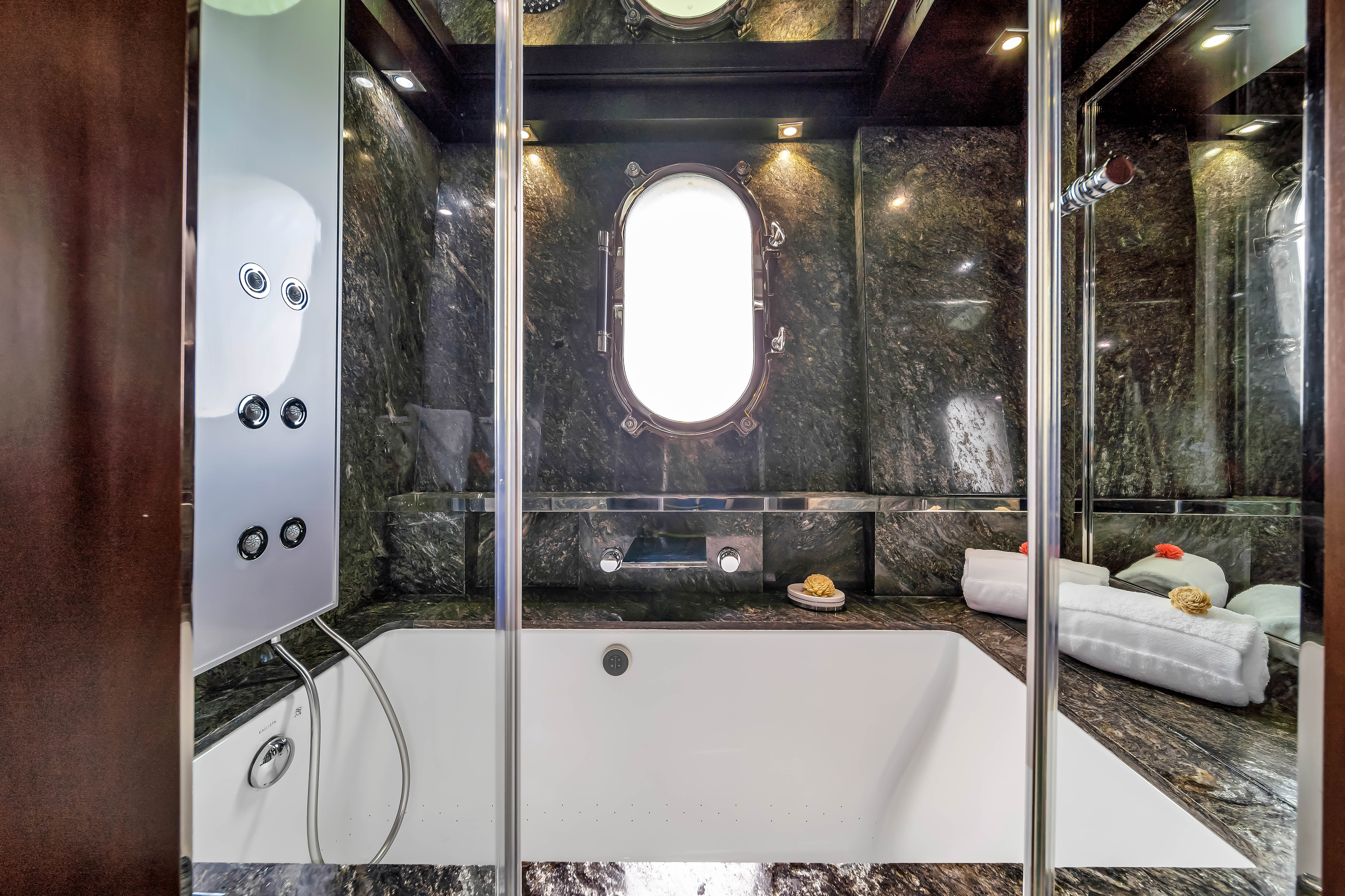 116ft Azimut Experience