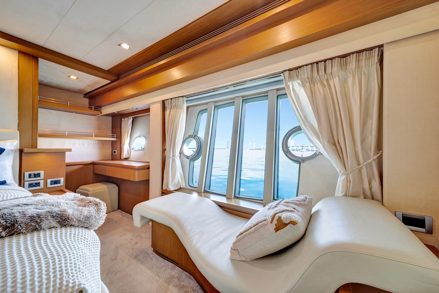 85ft Ferretti Experience